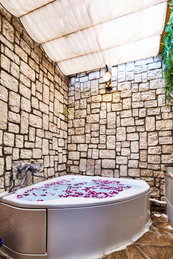 Petit Bali Ikebukuro (Adults Only) Hotell Tokyo prefektur Exteriör bild